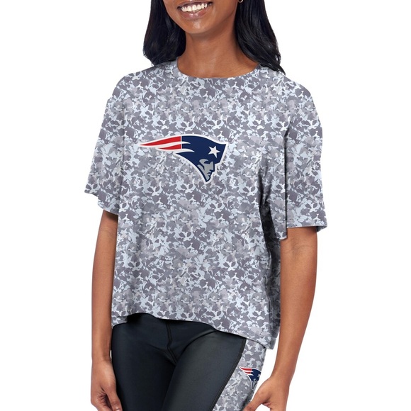 NFL Tops - Women's New England Patriots Certo Navy Cropped Turnout T-Shirt
